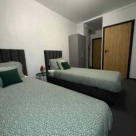 Ajncla מלון דירות 3*