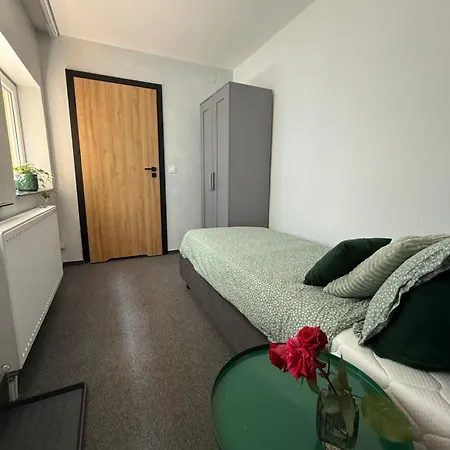 Ajncla מלון דירות 3*