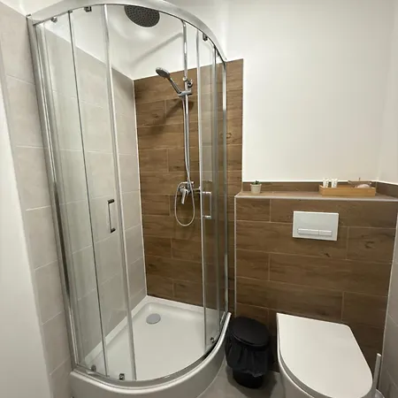 מלון דירות Ajncla 3*