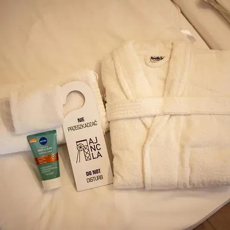Ajncla Aparthotel 3*