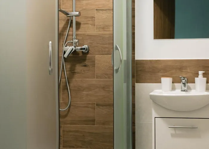 Ajncla Aparthotel 3*